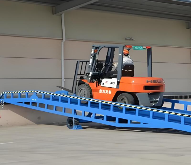 固镇移动式卸货平台（叉车用）